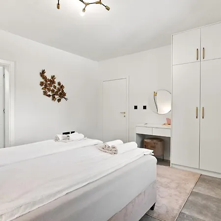 Modern Marlea In By Istrabook Villa *