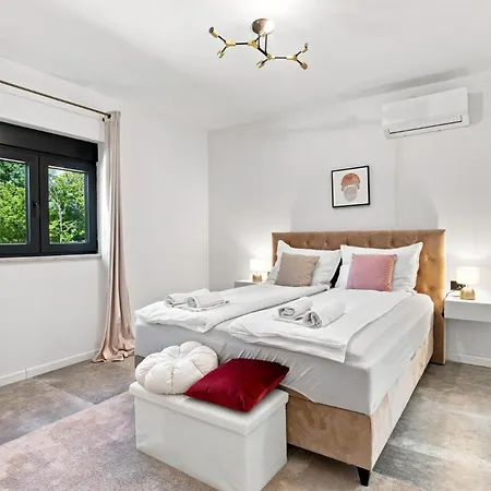 Villa Modern Marlea In By Istrabook Porec